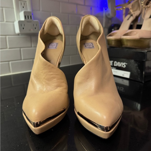 Fabulous BCBG Maxazria/ Herve Leger size 10 booties in nude and gold. - Picture 1 of 13